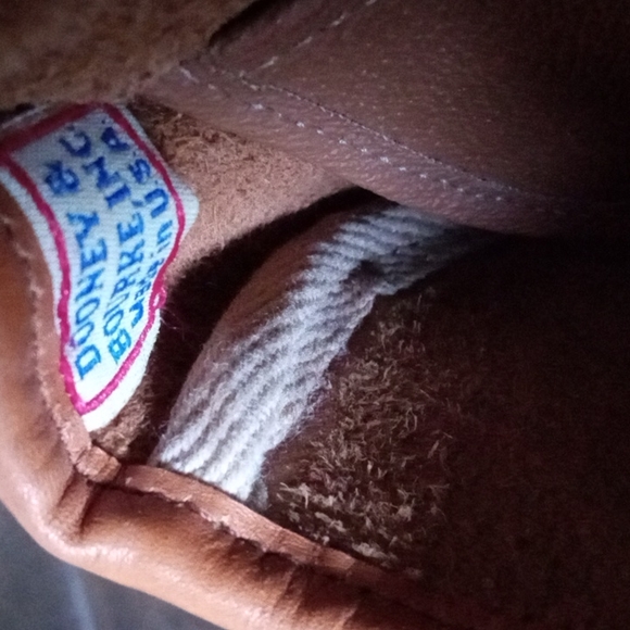 RARE! New Vintage DOONEY & BOURKE British Tan Calvary Crossbody Purse. - Picture 11 of 12